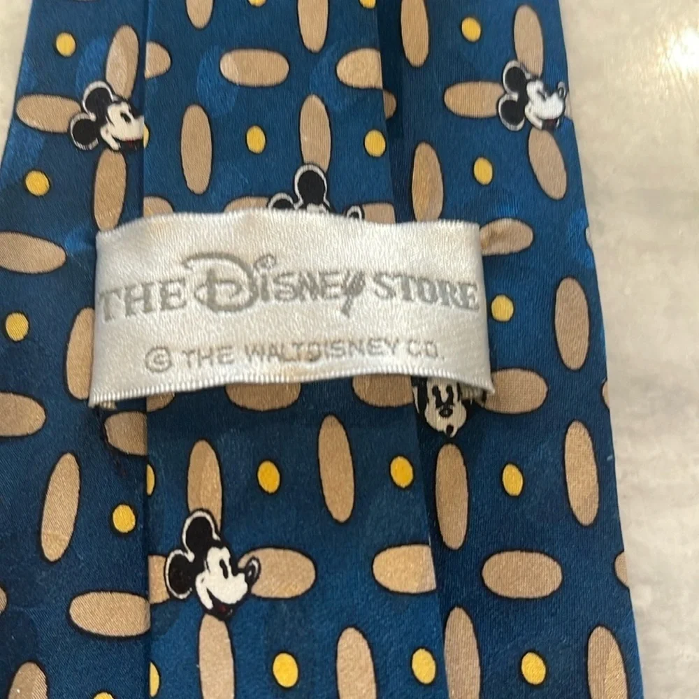 Men’s Disney Mickey Mouse silk tie. - Picture 3 of 10
